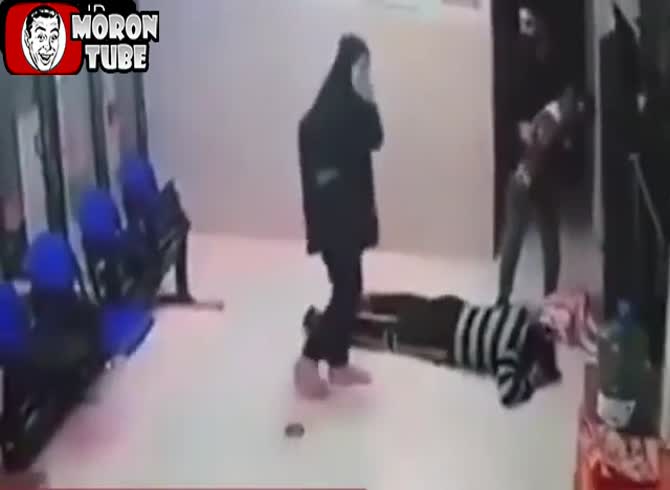 Video :A physician rescues a choking infant in Palestine